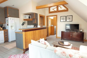 Interior - Upstairs 1Br Beach Apartment in the Heart of the Vibe District 5 Minute Stroll to Beach 1480 (Virginia Beach)