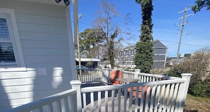 Upstairs 1Br Beach Apartment in the Heart of the Vibe District 5 Minute Stroll to Beach 1480