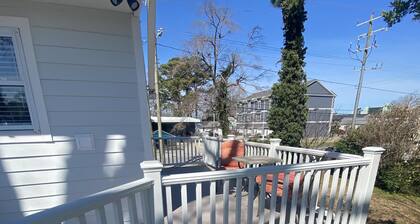 Upstairs 1Br Beach Apartment in the Heart of the Vibe District 5 Minute Stroll to Beach 1480