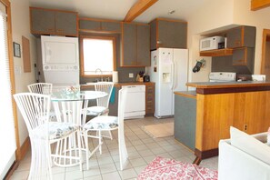 Interior - Upstairs 1Br Beach Apartment in the Heart of the Vibe District 5 Minute Stroll to Beach 1480 (Virginia Beach)