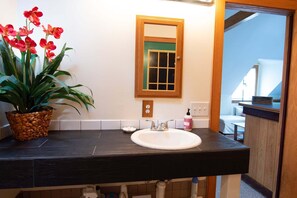 Interior - Upstairs 1Br Beach Apartment in the Heart of the Vibe District 5 Minute Stroll to Beach 1480 (Virginia Beach)