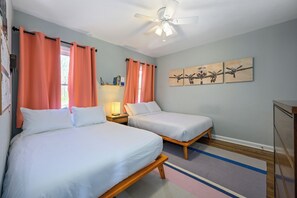 Interior - Plan A Trip To Georgia Aquarium In This Comfy 3BR (Hapeville)