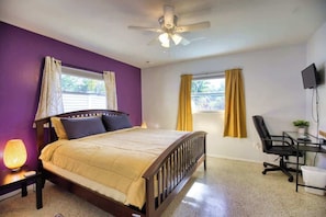 Interior - Stylish Retro Vibes Private BBQ & Beach Access (Sarasota)