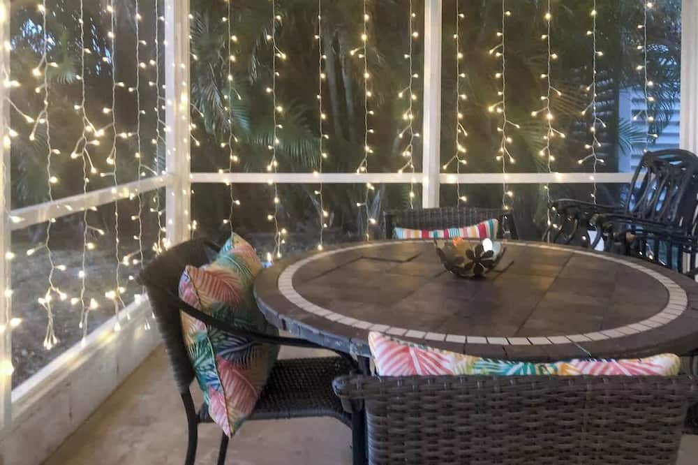 Stylish Retro Vibes Private BBQ & Beach Access