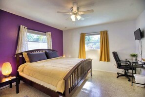 Interior - Stylish Retro Vibes Private BBQ & Beach Access (Sarasota)