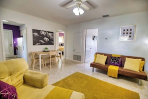 Interior - Stylish Retro Vibes Private BBQ & Beach Access (Sarasota)