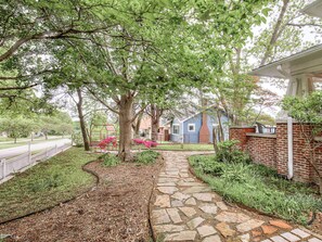 House (4 Bedrooms) | Interior - Stylish 3-bedroom Home in Tulsa (Tulsa)