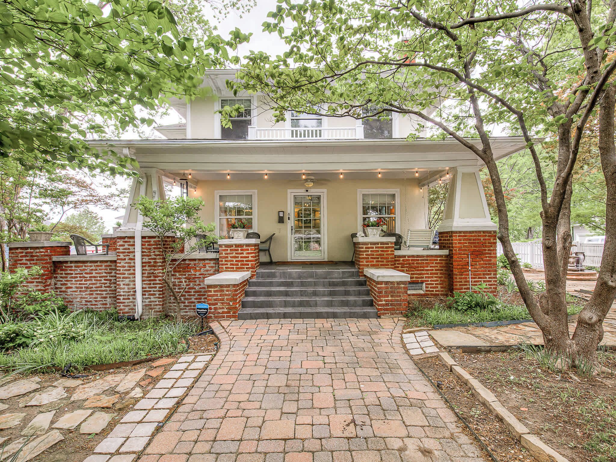 House (4 Bedrooms) | Front of property