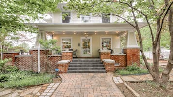 House (4 Bedrooms) | Front of property