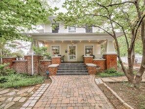 House (4 Bedrooms) | Front of property - Stylish 3-bedroom Home in Tulsa (Tulsa)