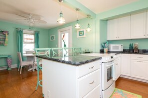 House (3 Bedrooms) | Interior - The Seashore Getaway House (Virginia Beach)