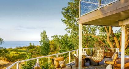 Villa Santorini + The Addition