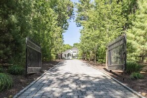 Interior - Bull Path Manor by Rove - 4BR Family Home With Pool & Hot Tub (East Hampton)