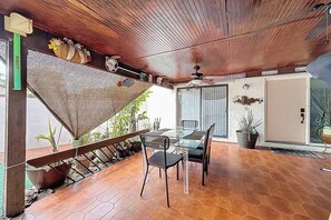 Interior - Spacious 3BR Home With Pool Access (Miami)