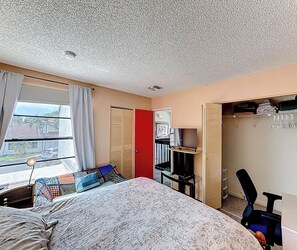 Interior - Spacious 3BR Home With Pool Access (Miami)