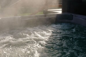 Interior - Skyriver Escape Riverfront With Hot Tub (Monroe)