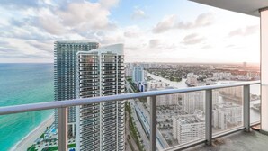 A high-rise building with a view of the ocean and a cityscape. - Stunning High-floor City View 1BR Hyde Beach House (Hollywood)