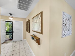 Interior - Villa Coral Bay (Cape Coral)