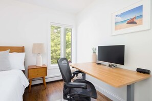 Interior - Beachwood Cove by Rovetravel 3BR w Heated Pool (East Hampton)