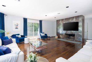 Interior - Beachwood Cove by Rovetravel 3BR w Heated Pool (East Hampton)