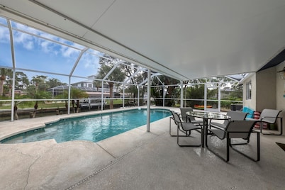 Pcr9170 - Englewood 2 Bedroom Canalfront Pool Cottage