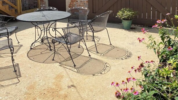 An outdoor patio area with a round table and chairs, a wooden fence, and a 'No Smoking' sign. - Bright Modern Loft for Adventurers (Roanoke)