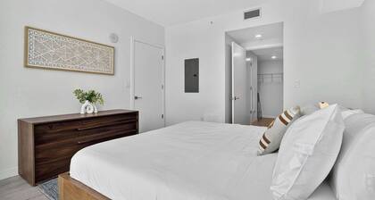 Biscayne Cove by Rove - Condo With Private Balcony