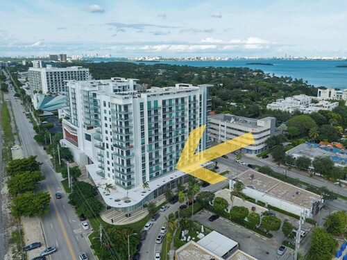 Biscayne Cove by Rove - Condo With Private Balcony