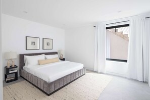 Interior - Blue Jay Villa by Rove Travel 7BR Home With Pool (East Hampton)