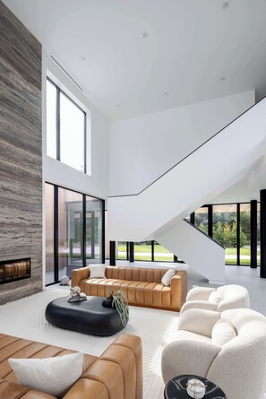 Interior - Blue Jay Villa by Rove Travel 7BR Home With Pool (East Hampton)