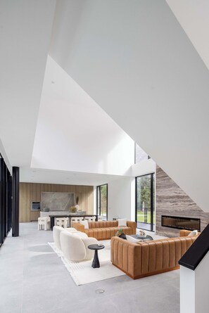 Interior - Blue Jay Villa by Rove Travel 7BR Home With Pool (East Hampton)