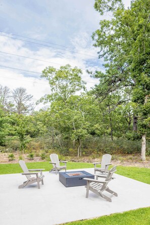 Interior - Blue Jay Villa by Rove Travel 7BR Home With Pool (East Hampton)