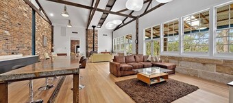 Tranquil country homestead retreat set above the Colo River