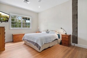 3 slaapkamers, een strijkplank/strijkijzer, wifi, beddengoed