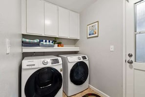 Interior - Marbella Lane - 4BR w Gem Pool in Siliconvalley (San Jose)