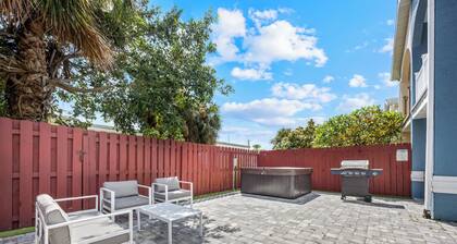 Stylish Townhome w Hot Tub 5 Min Walk to Beach