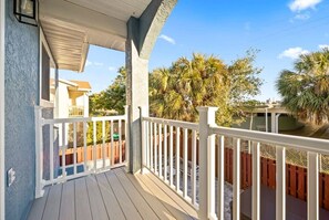 Interior - Stylish Townhome w Hot Tub 5 Min Walk to Beach (Cape Canaveral)