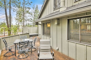 Interior - Otter Hot Tub Retreat Near Sharc (Bend)
