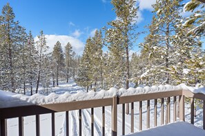 Interior - Umpqua With Golf Views Hot Tub & Ping Pong (Bend)