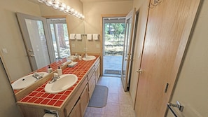 Interior - Foursome 2 (Bend)