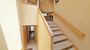 Interior - Foursome 2 (Bend)