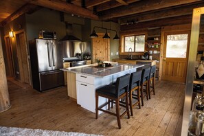 Interior - Mosier Cabin Hot Tub Mt Adams View (The Dalles)