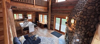 Mosier Cabin Hot Tub Mt Adams View