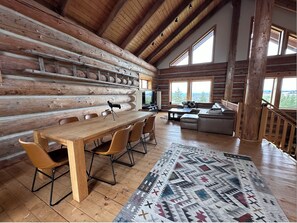 Interior - Mosier Cabin Hot Tub Mt Adams View (The Dalles)