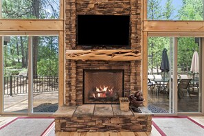 Interior - Sunriver Hot Tub Stay With Game Room Near Sharc (Bend)