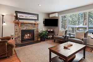 Interior - Sunriver Hot Tub Home With Sharc Passes (Bend)
