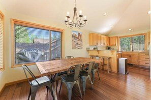 Interior - Sunriver Golf Views Hot Tub Escape (Bend)