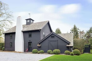 Interior - Bridgehaven Estate by Rove - Luxe Home With Pool (Bridgehampton)