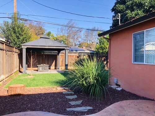 Marbella Lane - Stylish Retreat Home in San Jose