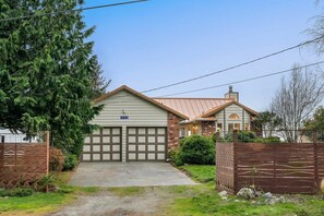 Interior - Marbella Lane Wave HS w EV Charger, Oceanfront! (Oak Harbor)